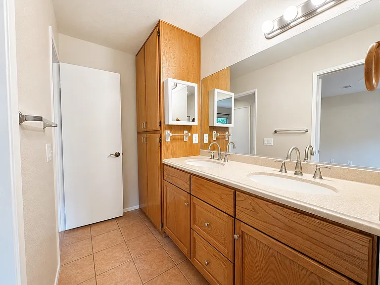 1629 Windmill Ln #E — Photo 11
