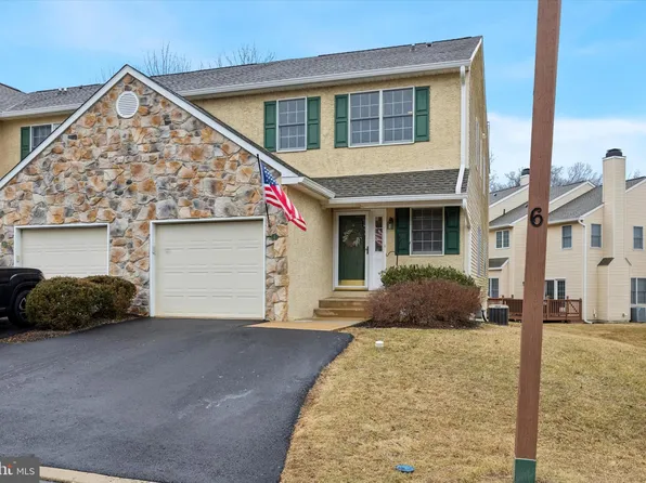 6 Kerry Ln #9, Malvern, PA 19355