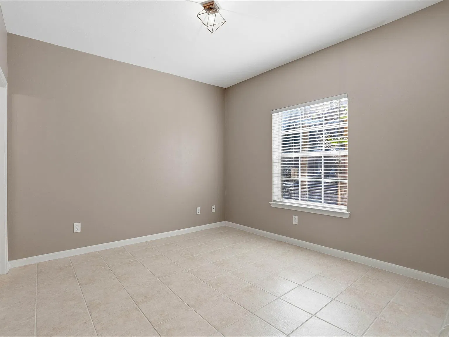 3 bed, 3.5 bath, 2099 sqft, $3,000 — Photo 4
