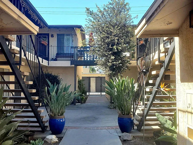 1054 E 3rd St #1 — Photo 1