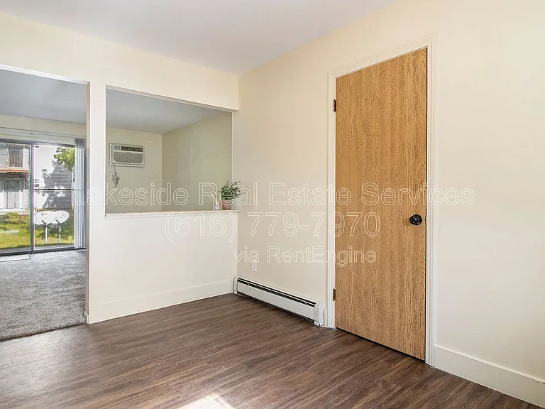 Maple Leaf Apartments — Photo 52