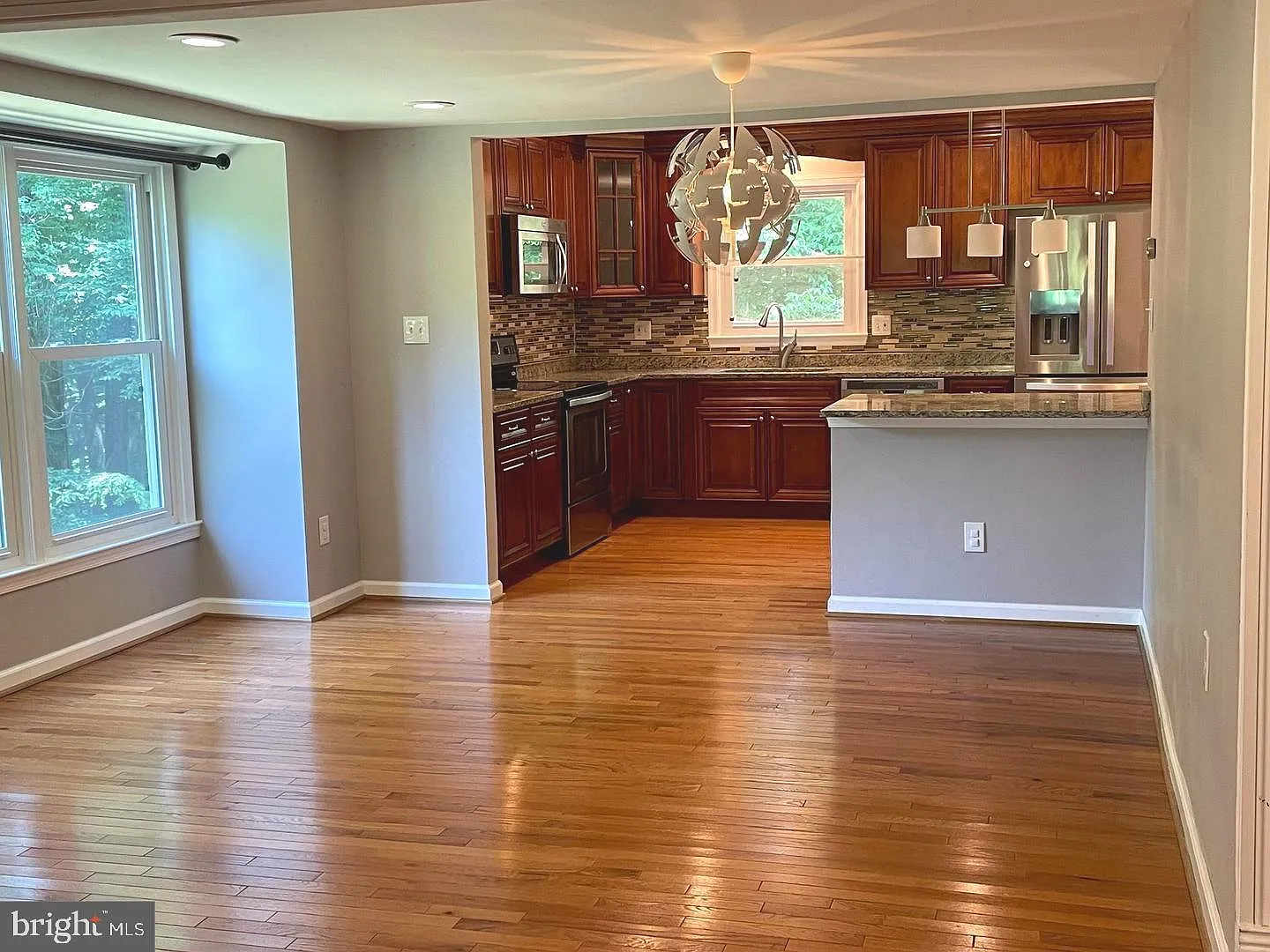 3 bed, 3.5 bath, 2860 sqft, $3,395 — Photo 3