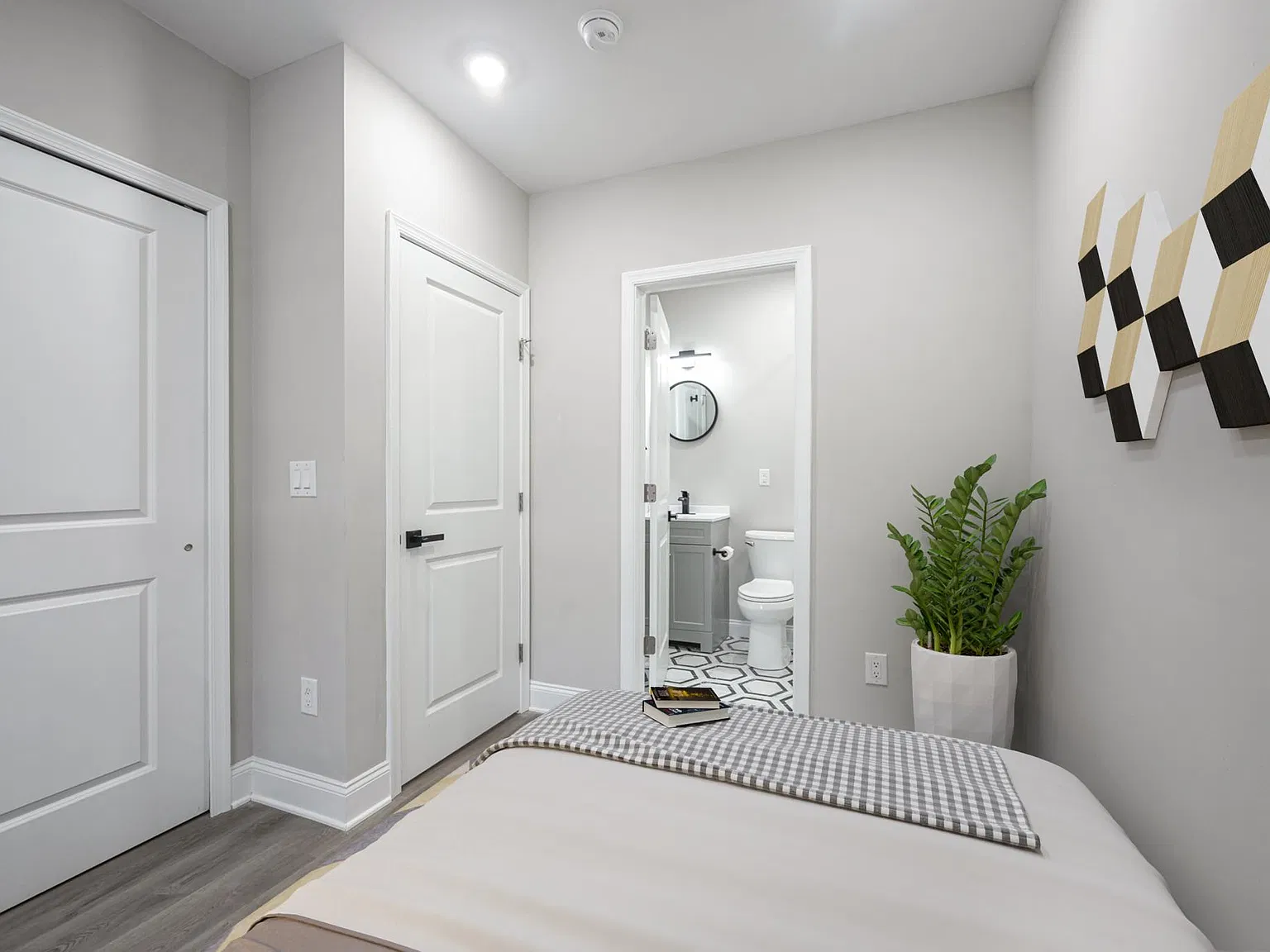 5355 Grays Ave — Photo 2