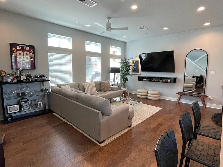 902 Martin St #A — Photo 4