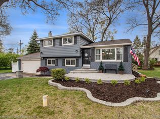 7170 Crestmore St, West Bloomfield, MI