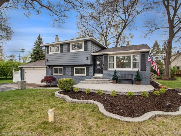 7170 Crestmore St, West Bloomfield, MI 48323