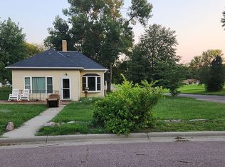 813 7th St, Springfield, SD 57062