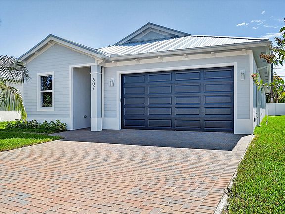 3rd image of 607 N Loxahatchee Drive