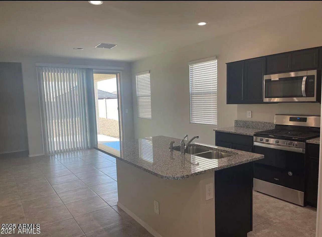 3 bed, 2.0 bath, 1260 sqft, $2,000 — Photo 3