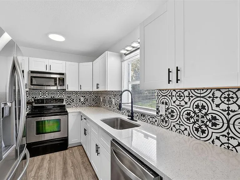 3034 Touraine Ave — Photo 22