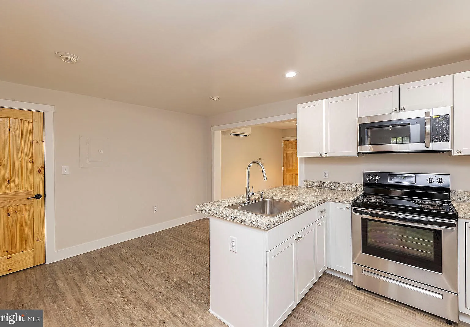 1 bed, 1.0 bath, 600 sqft, $1,495 — Photo 3