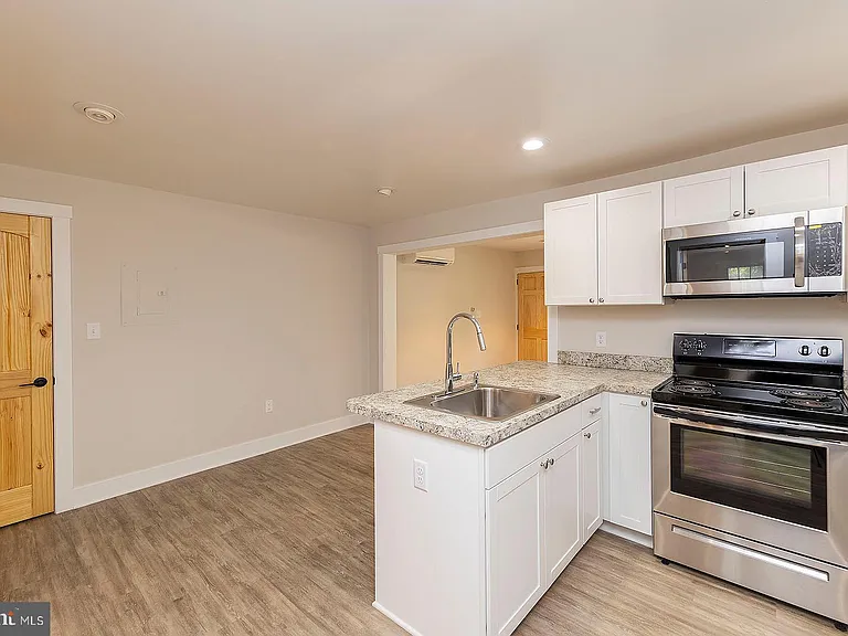 550 N Loudoun St #1 — Photo 3