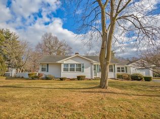 8 Denise Dr, Westfield, MA 01085