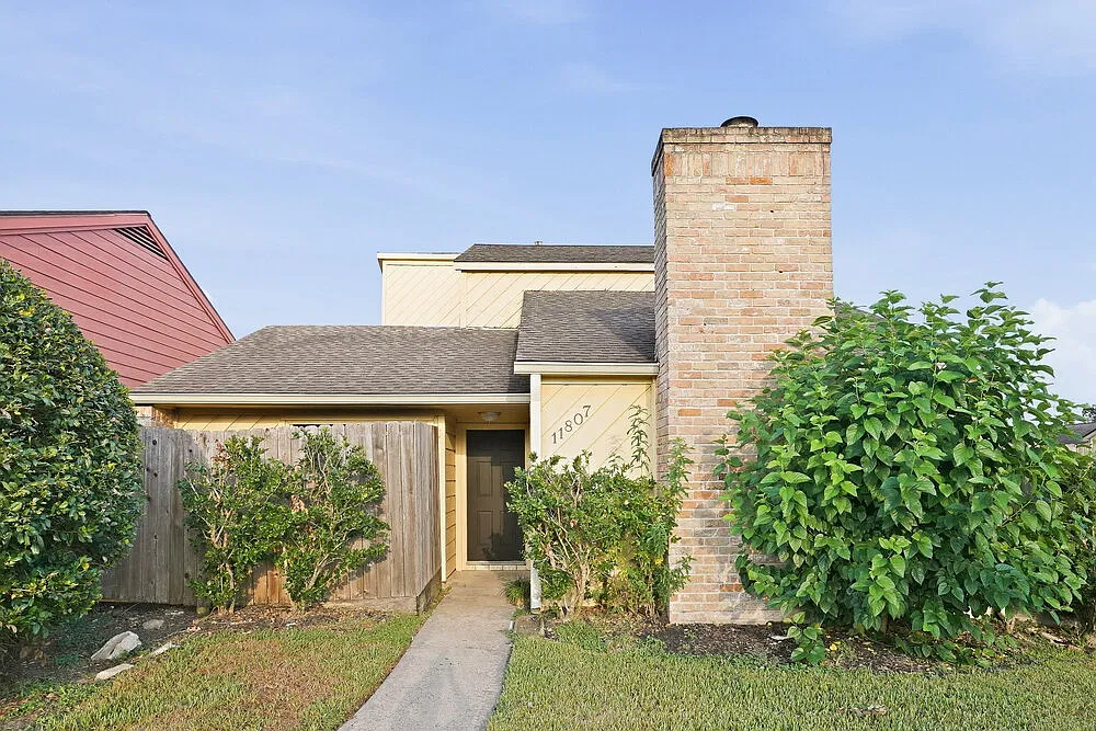 3 bed, 2.0 bath, 2091 sqft, $1,825 — Photo 1