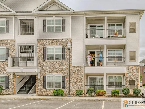 827 Stiller Ln, Monroe Township, NJ 08831