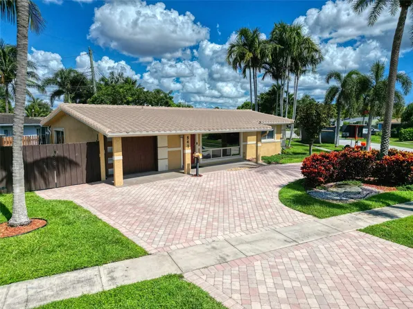 541 SE 4th Street, Deerfield Beach, FL 33441