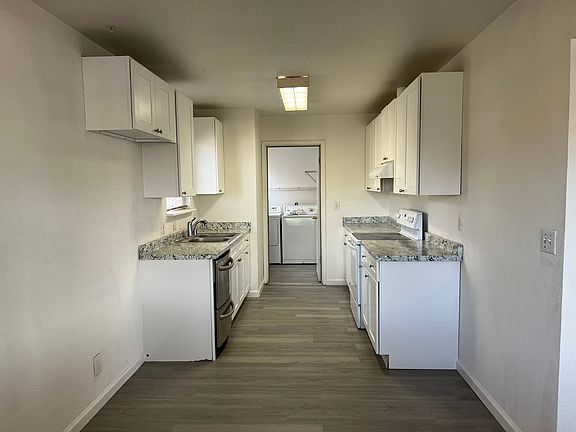 3rd image of 450 N Greenbrier Ave