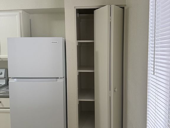 2nd image of 1223 E Jarvis Ave APT 1