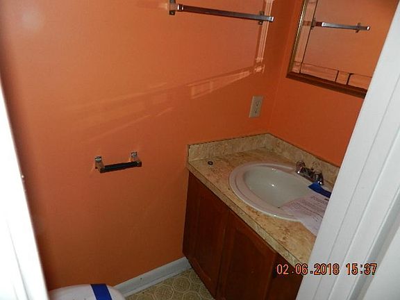 5th image of 1633 Smith Dr