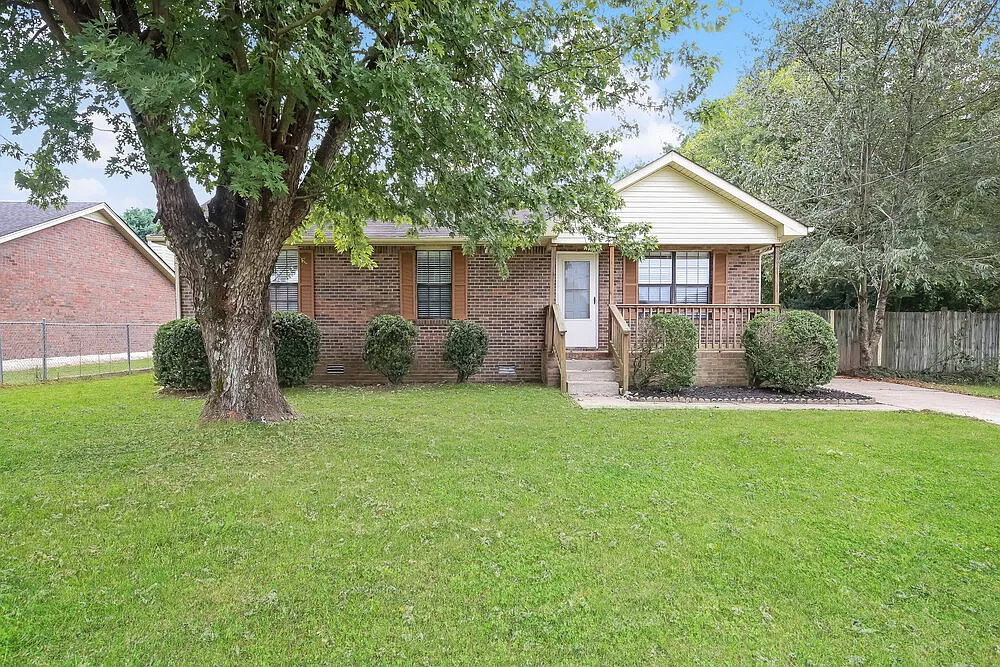 3 bed, 2.0 bath, 1215 sqft, $1,925 — Photo 1