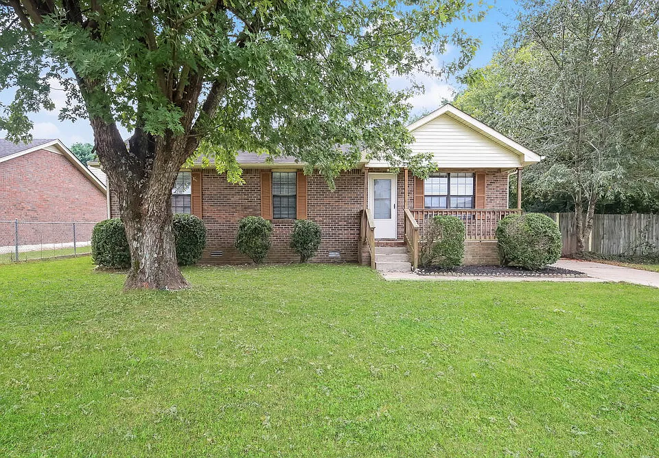 2621 Deerpath Dr