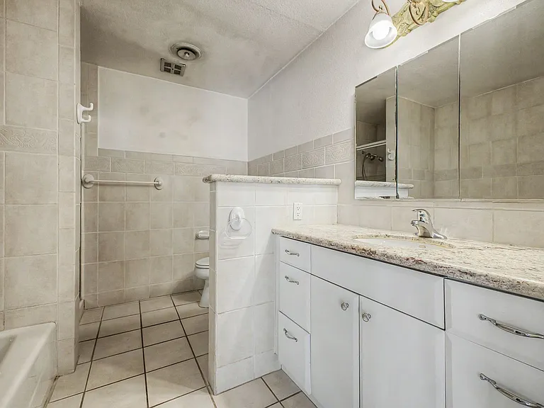 3145 Bel Air Dr — Photo 18
