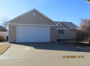 709 W 10th St, Pratt, KS 67124