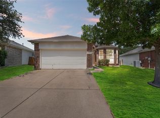 7445 Sunray Dr, Fort Worth, TX 76120