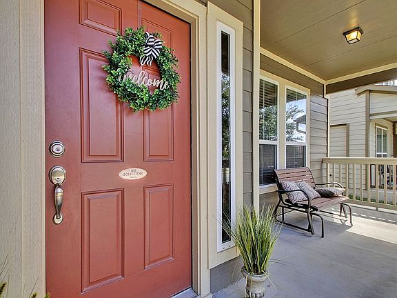 3rd image of 1122 Badlands Dr
