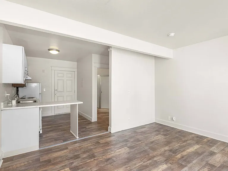 Zindorf Apartments — Photo 11