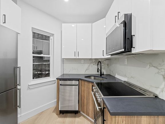 5th image of 24 Winthrop St