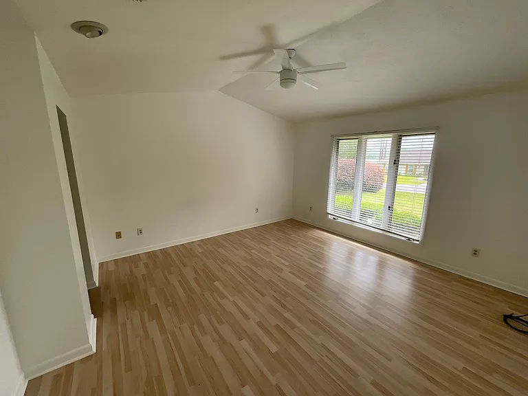 4050 Linwood Dr — Photo 9