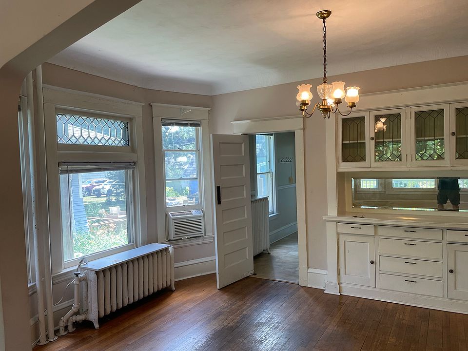 Dining Room to Kitchen