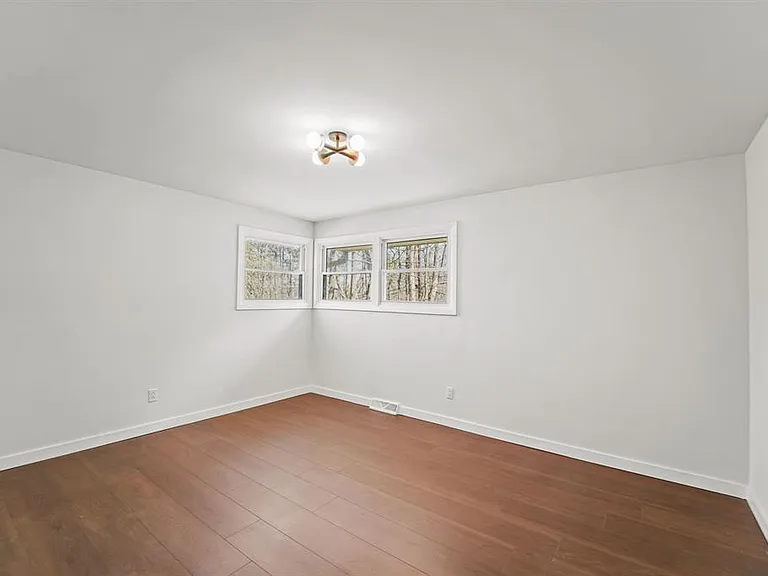 110 Mill St — Photo 6