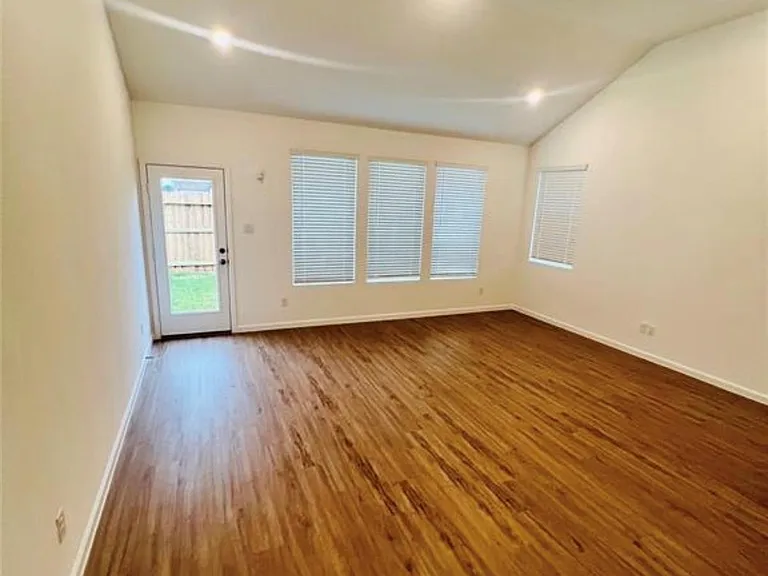 27007 Aurora Garden Ln — Photo 4