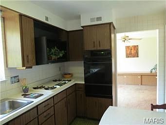 4th image of 1376 N Elizabeth Ave