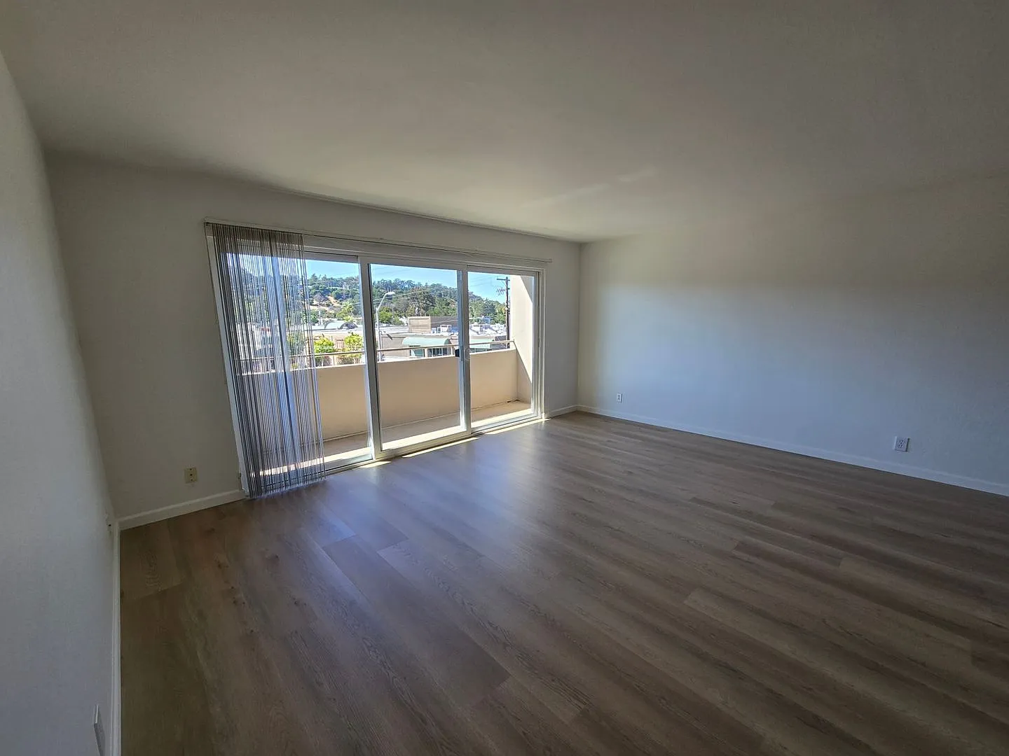 1190 W. Hillsdale Blvd. — Photo 4