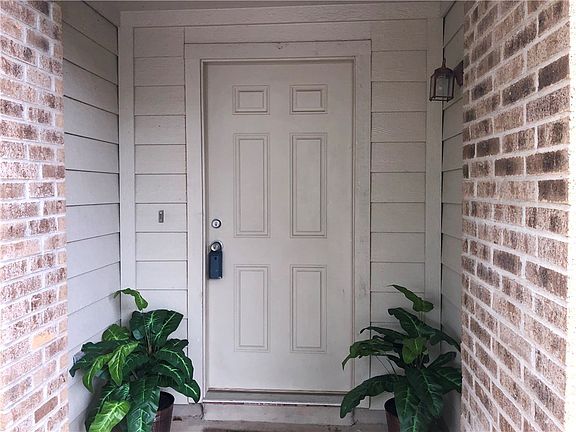 5th image of 2203 Amy Lynn Ln