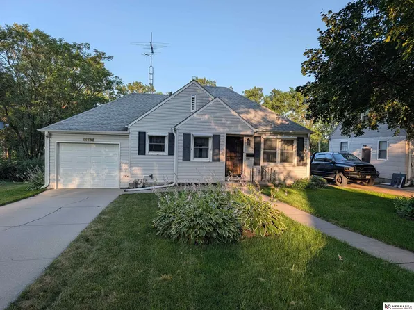 1172 N Sycamore St, Wahoo, NE 68066