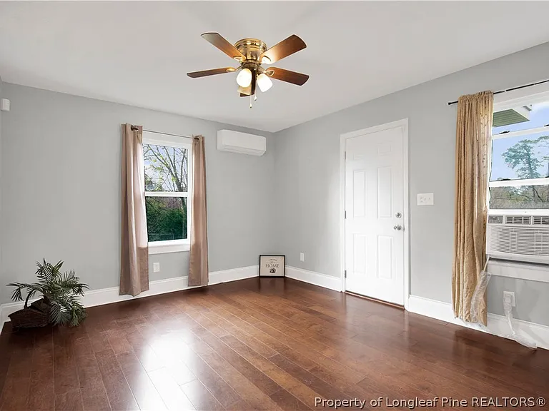 326 Hawley Ln — Photo 6