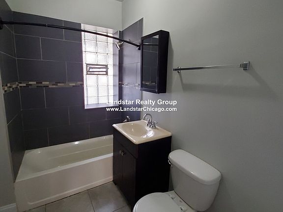 5th image of 6738 N Lakewood Ave #3