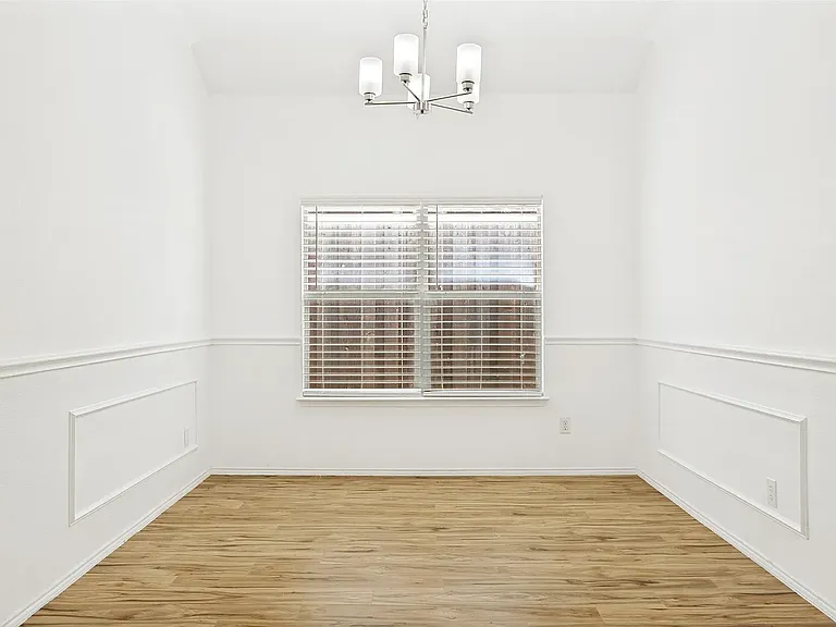 202 Trenton Dr — Photo 12