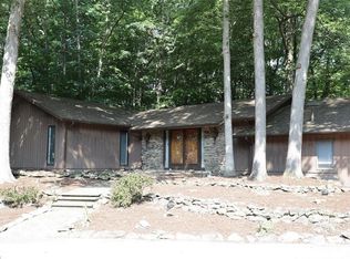 12225 Moss Point Rd, Strongsville, OH 44136