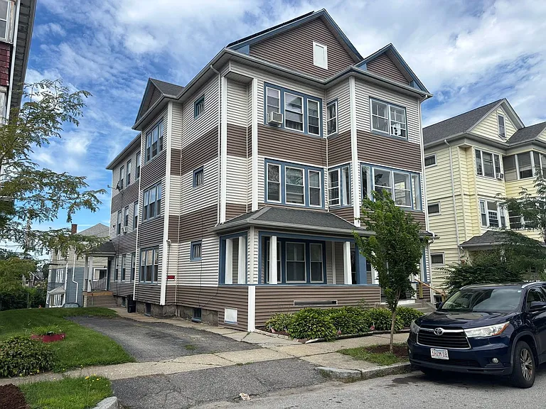 17 N Woodford St — Photo 3
