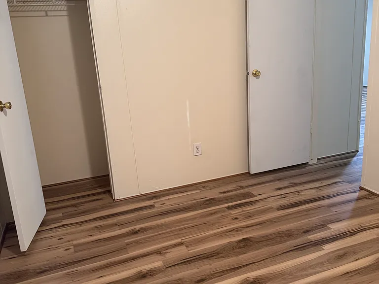 200 C Versie Rd — Photo 5