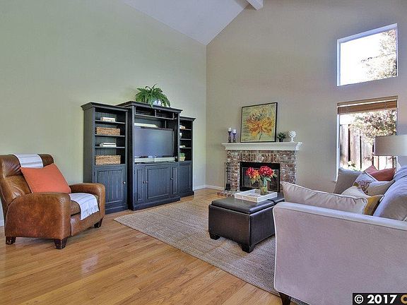 5th image of 70 Country Hills Ct
