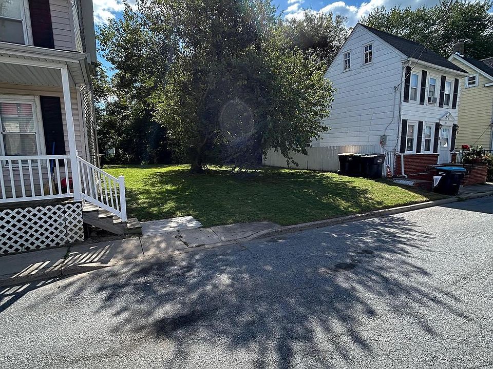 1st image of 121 N East St