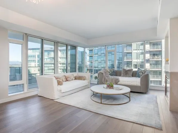 5171 Brighouse Way #702, Richmond, BC V7C 0A6