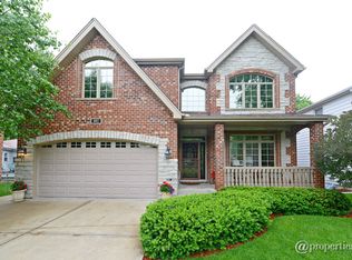 892 S Cambridge Ave, Elmhurst, IL 60126