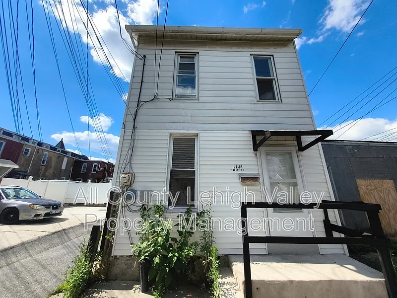 1141 Emmett St